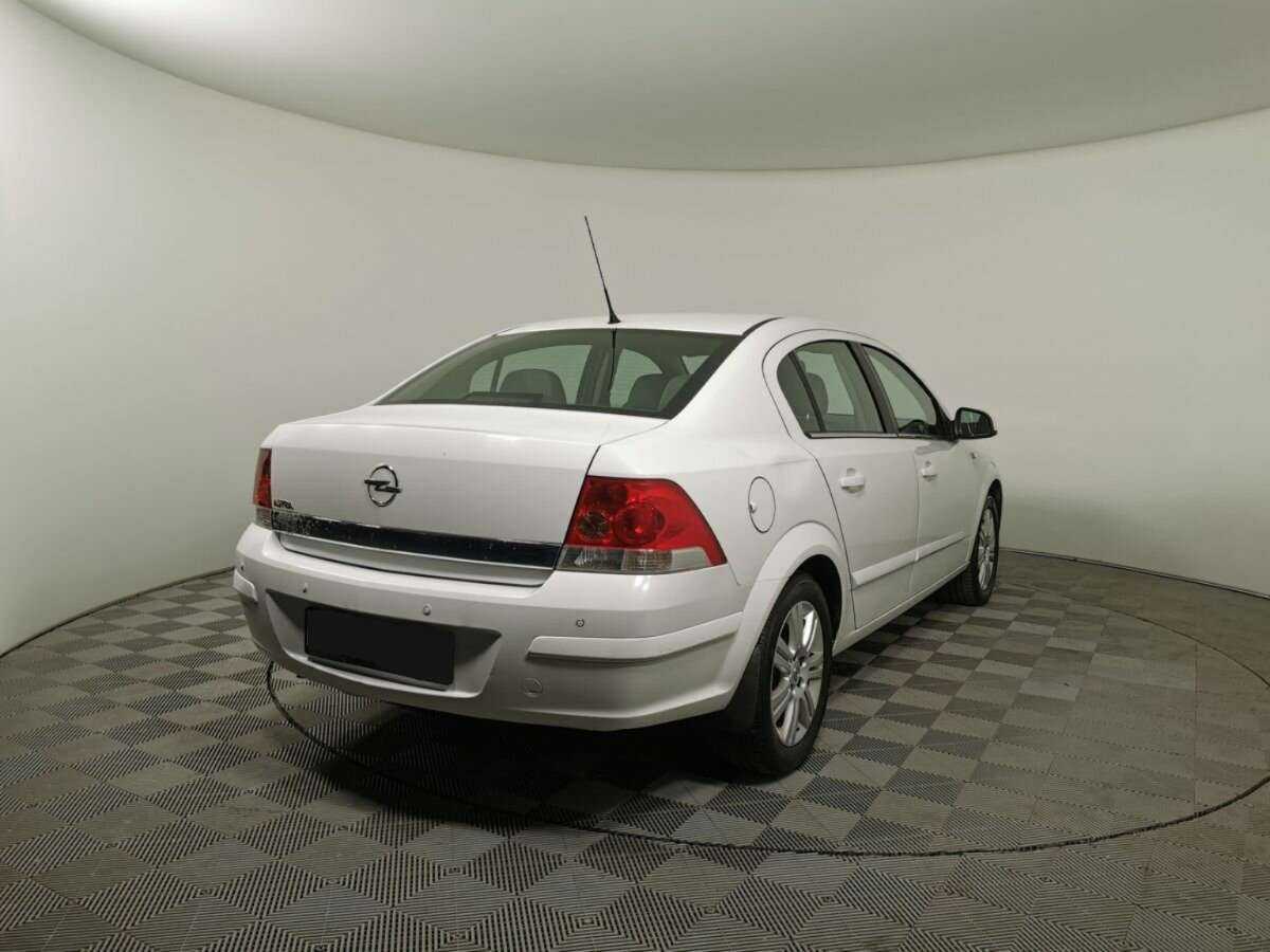 Opel Astra 2011 года с пробегом. Фото: #1