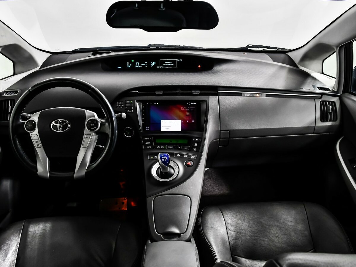 Toyota Prius 2010 года с пробегом. Фото: #10