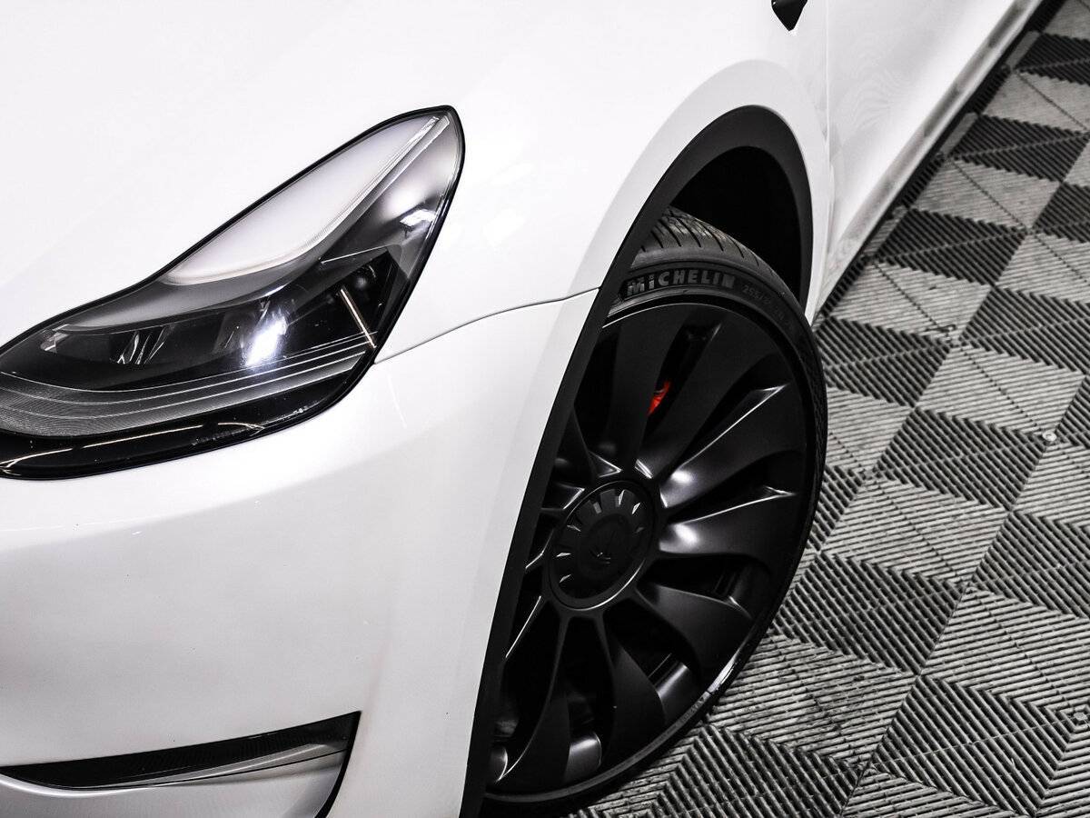 Tesla Model Y 2023 года с пробегом. Фото: #12