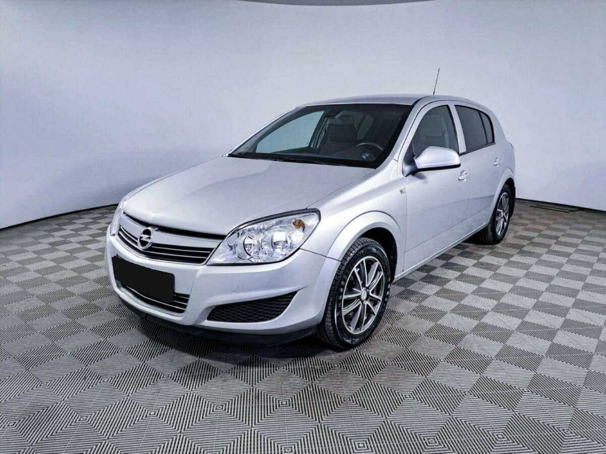 Opel Astra 2013 года с пробегом. Посмотреть фото