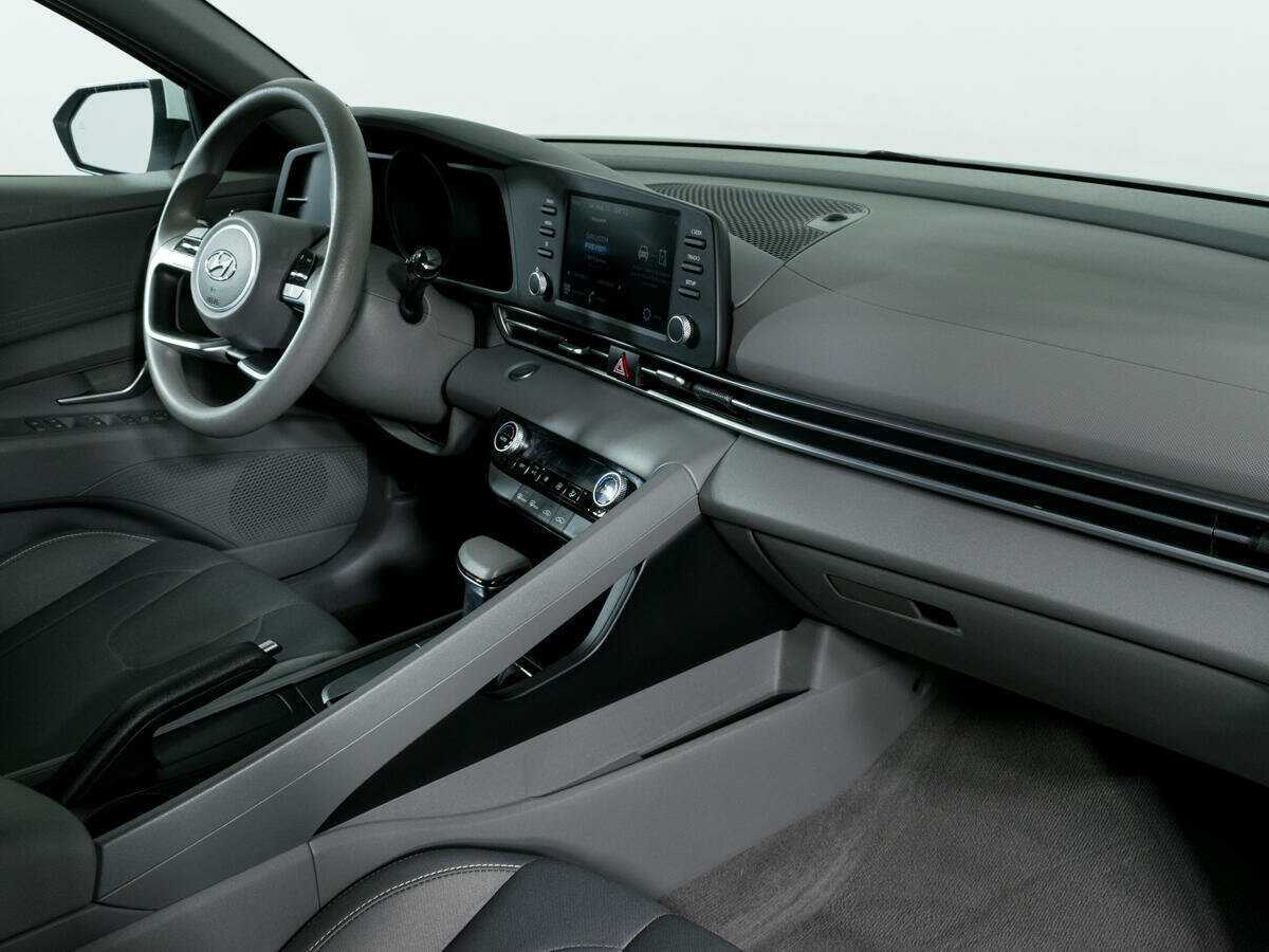 Hyundai Elantra 2021 года с пробегом. Фото: #6