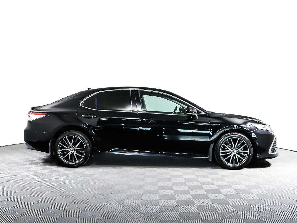 Toyota Camry 2021 года с пробегом. Фото: #2