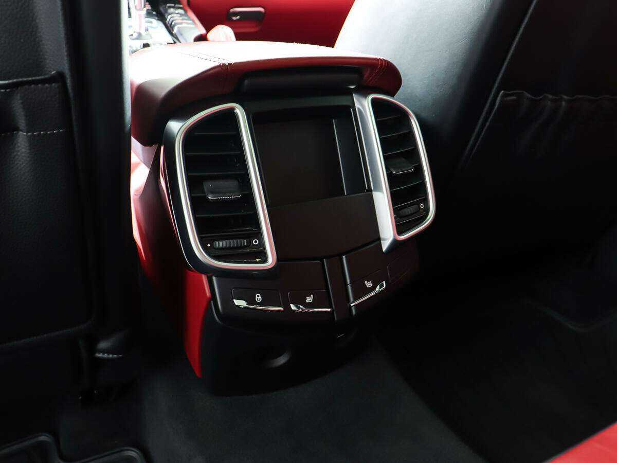 Porsche Cayenne 2017 года с пробегом. Фото: #17