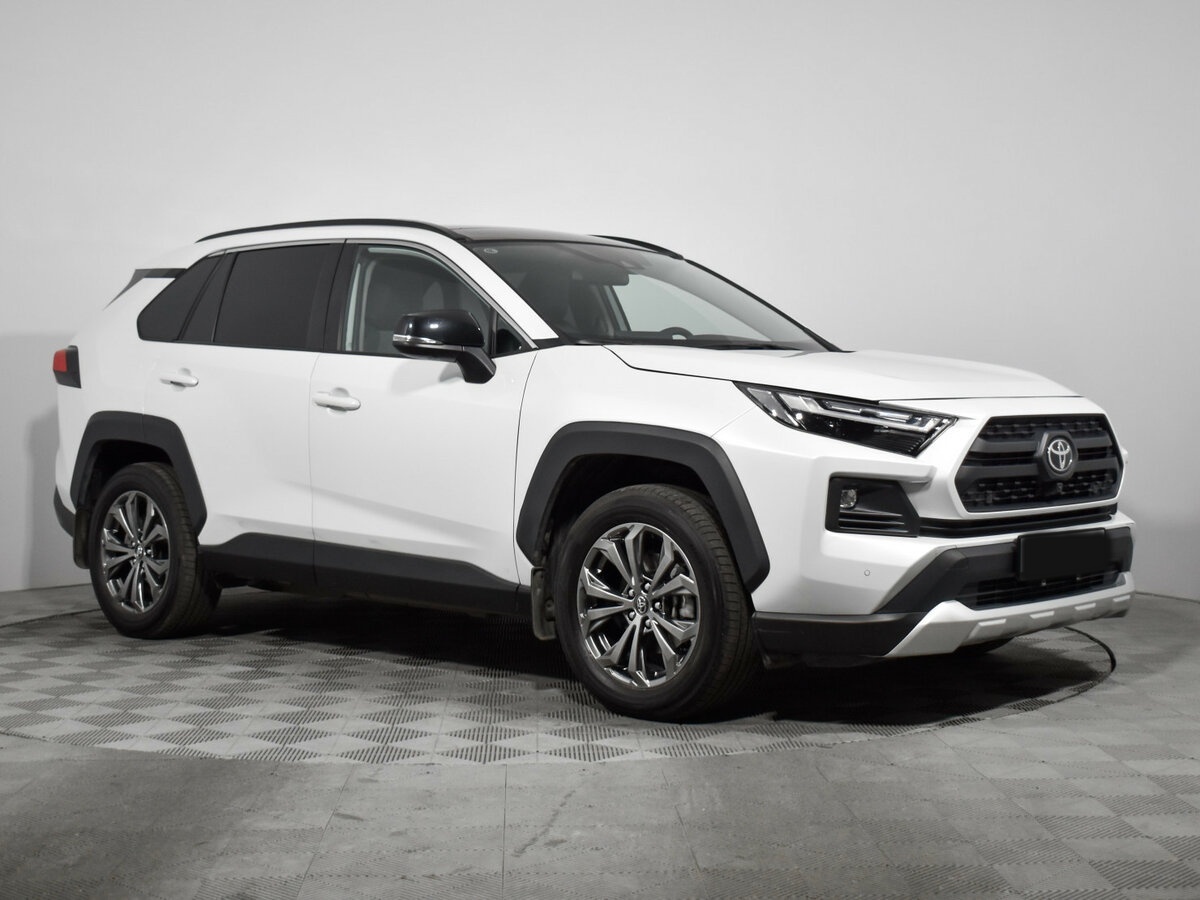 Toyota RAV4 2024 года с пробегом. Фото: #2