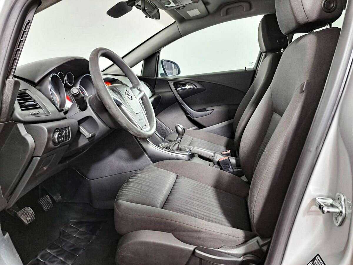 Opel Astra 2011 года с пробегом. Фото: #12