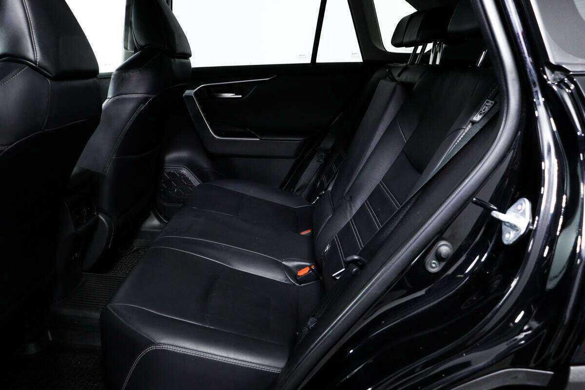 Toyota RAV4 2019 года с пробегом. Фото: #11