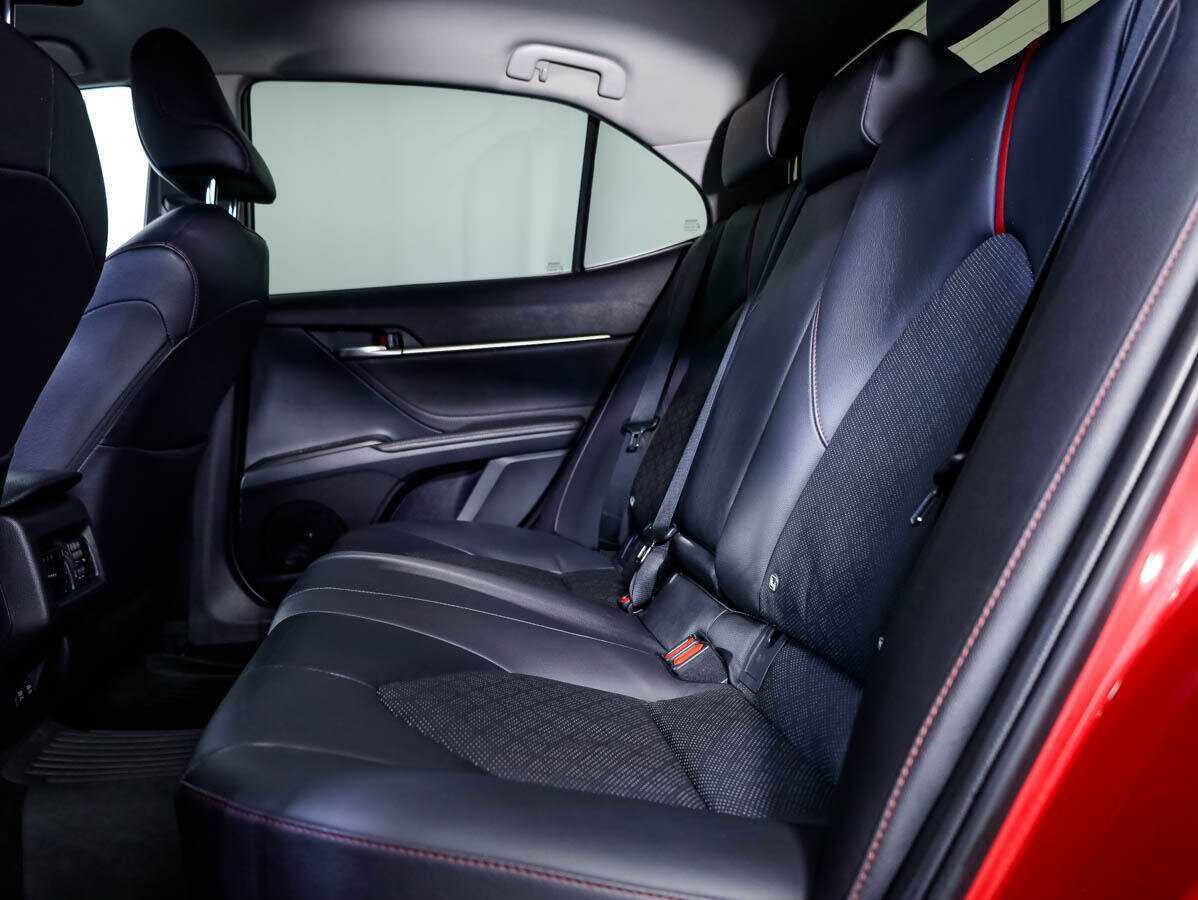 Toyota Camry 2021 года с пробегом. Фото: #12