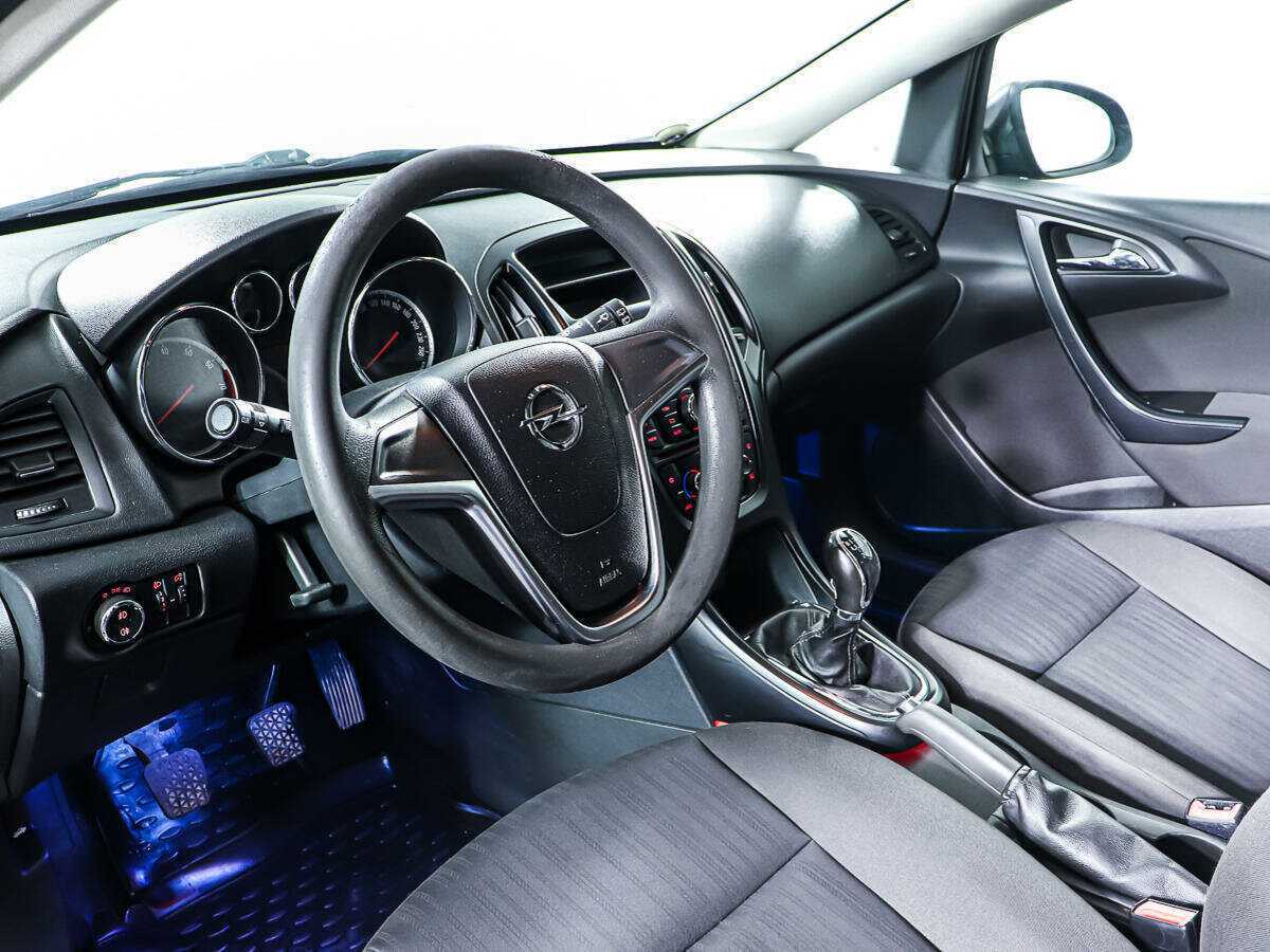Opel Astra 2011 года с пробегом. Фото: #12