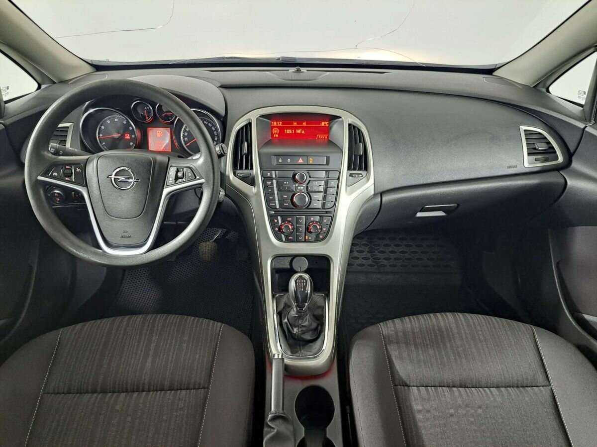 Opel Astra 2011 года с пробегом. Фото: #10