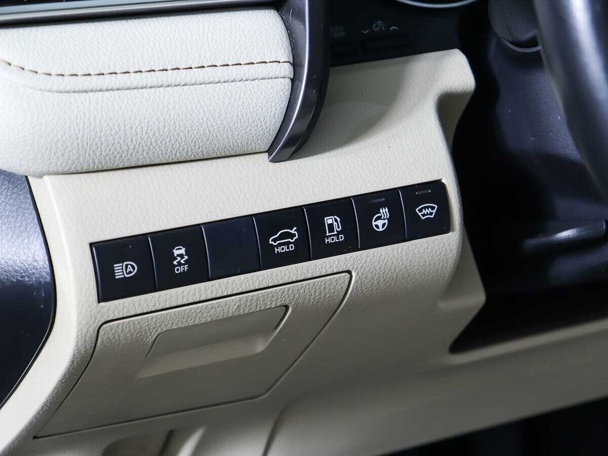 Toyota Camry 2019 года с пробегом. Фото: #19