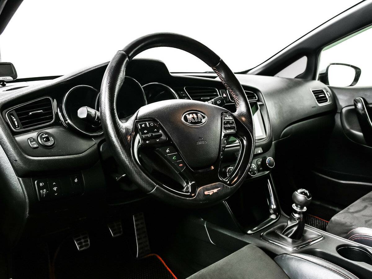 Kia Ceed GT 2015 года с пробегом. Фото: #11