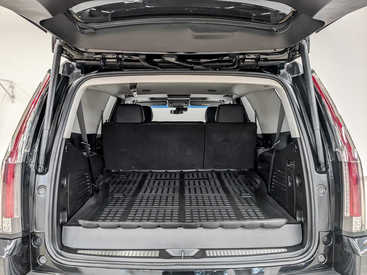 Cadillac Escalade 2017 года с пробегом. Фото: #9