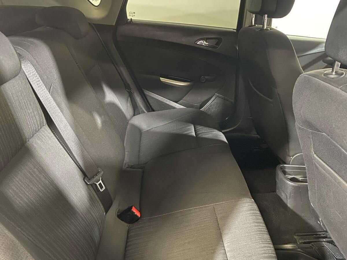 Opel Astra 2010 года с пробегом. Фото: #10