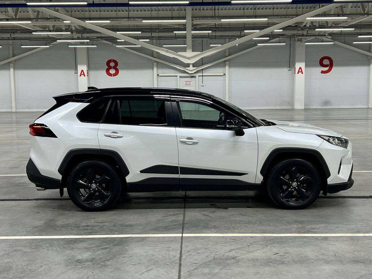 Toyota RAV4 2021 года с пробегом. Фото: #3