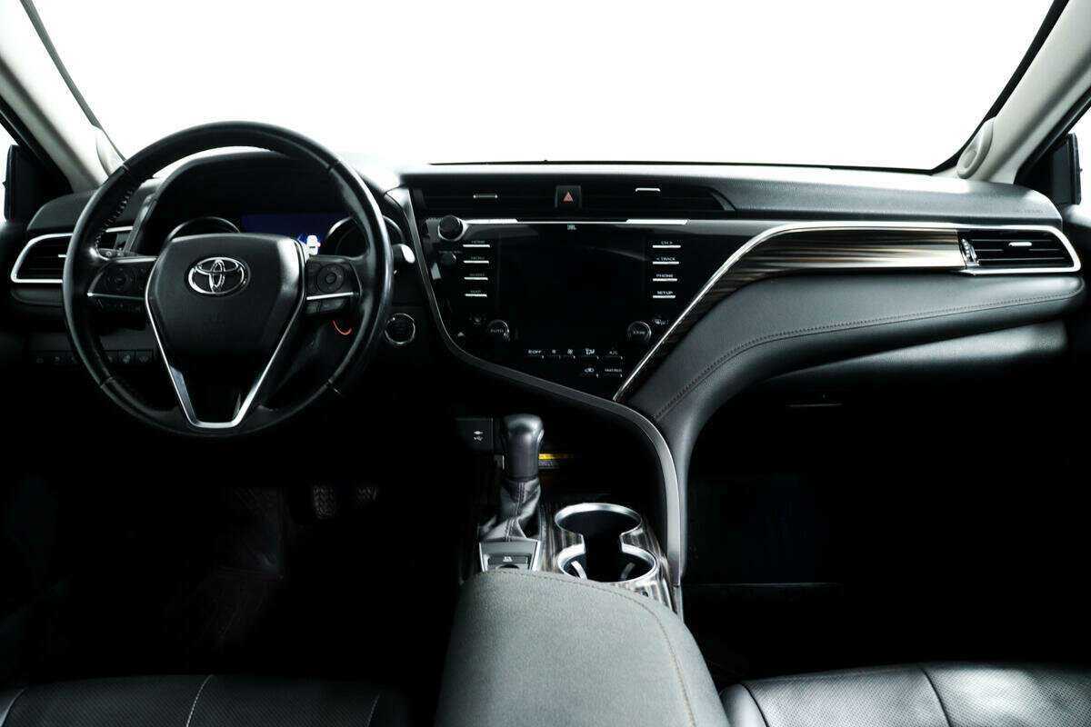 Toyota Camry 2018 года с пробегом. Фото: #10