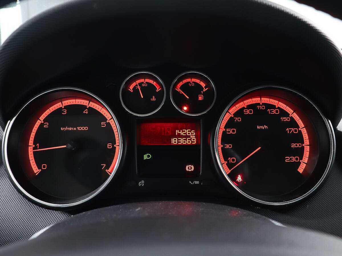 Peugeot 408 2014 года с пробегом. Фото: #12