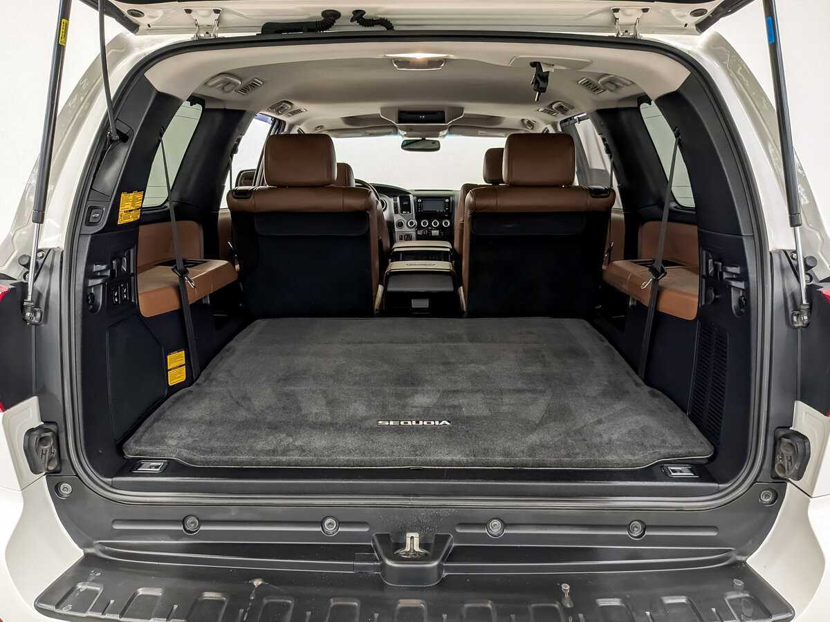 Toyota Sequoia 2013 года с пробегом. Фото: #9