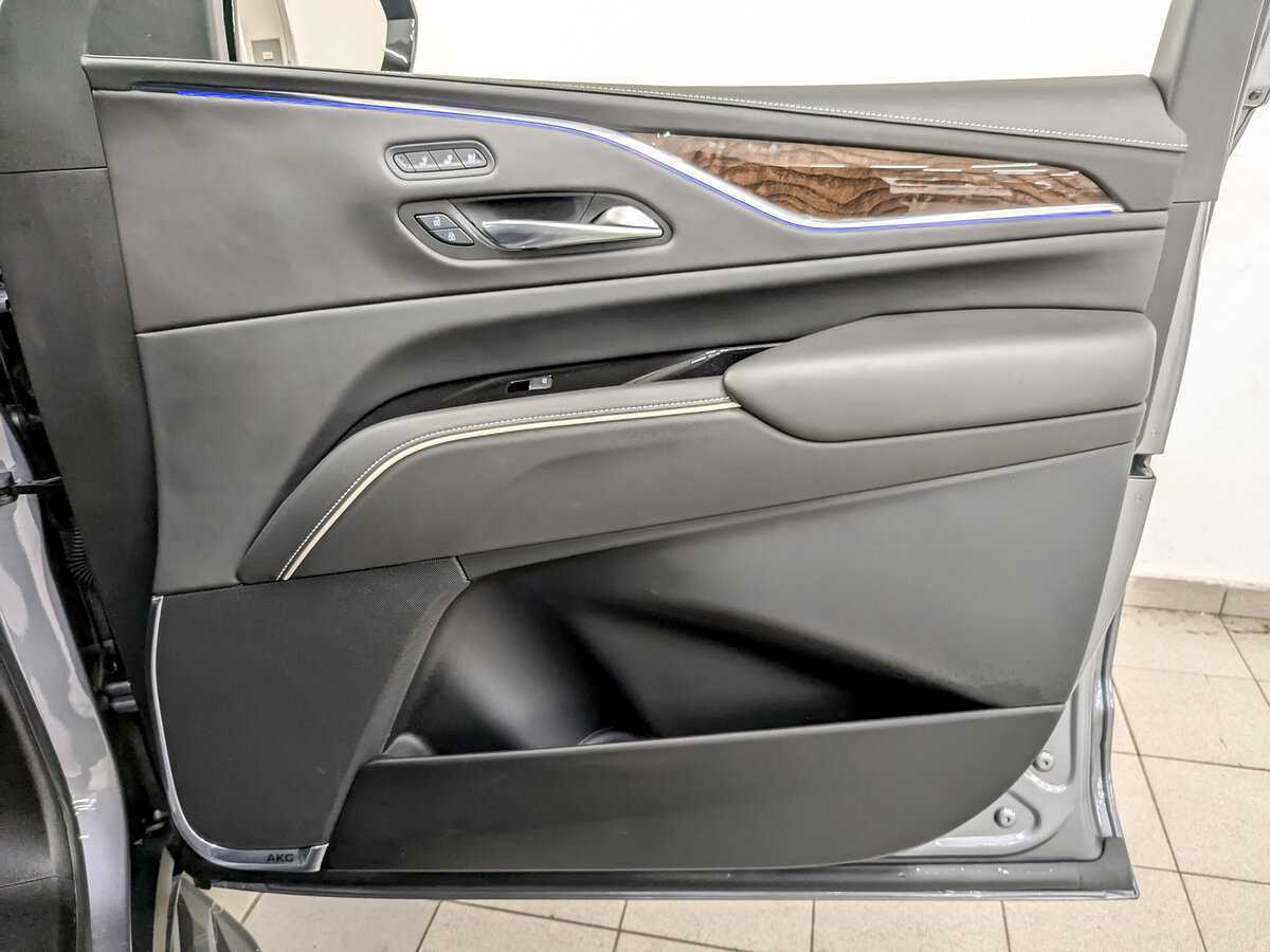 Cadillac Escalade 2021 года с пробегом. Фото: #22