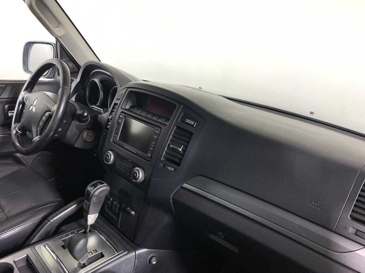 Mitsubishi Pajero 2011 года с пробегом. Фото: #11