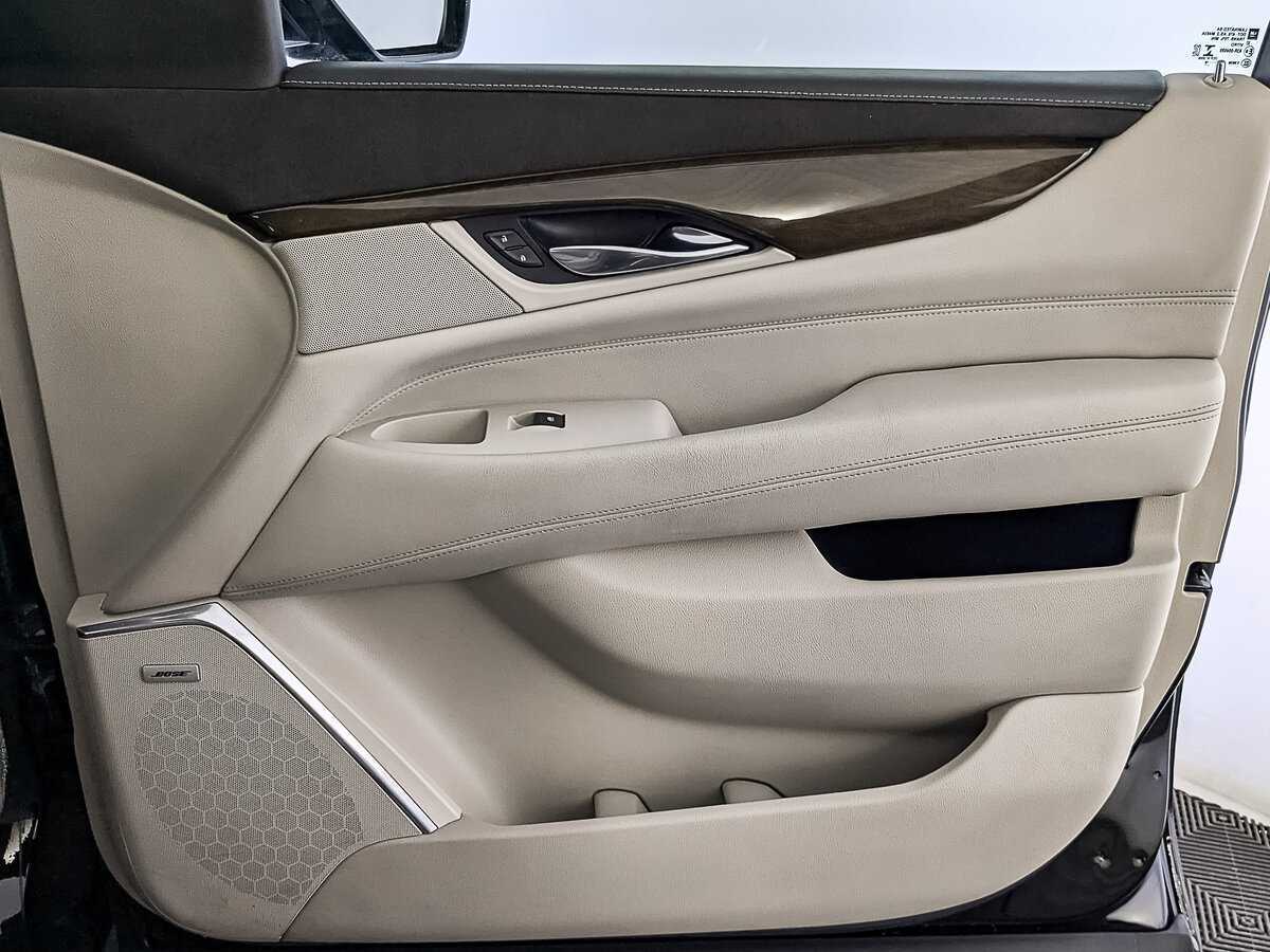 Cadillac Escalade 2018 года с пробегом. Фото: #24