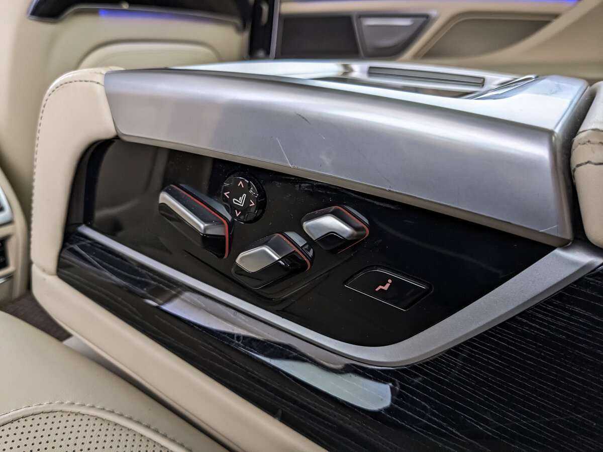 BMW 7 серии 2021 года с пробегом. Фото: #21