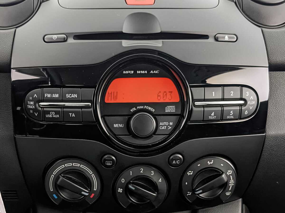 Mazda 2 2013 года с пробегом. Фото: #12