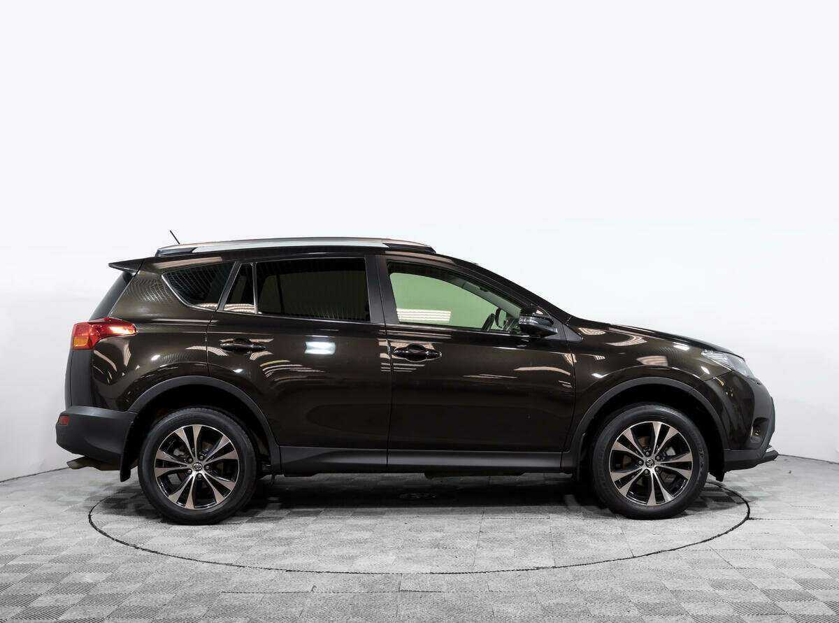 Toyota RAV4 2015 года с пробегом. Фото: #2
