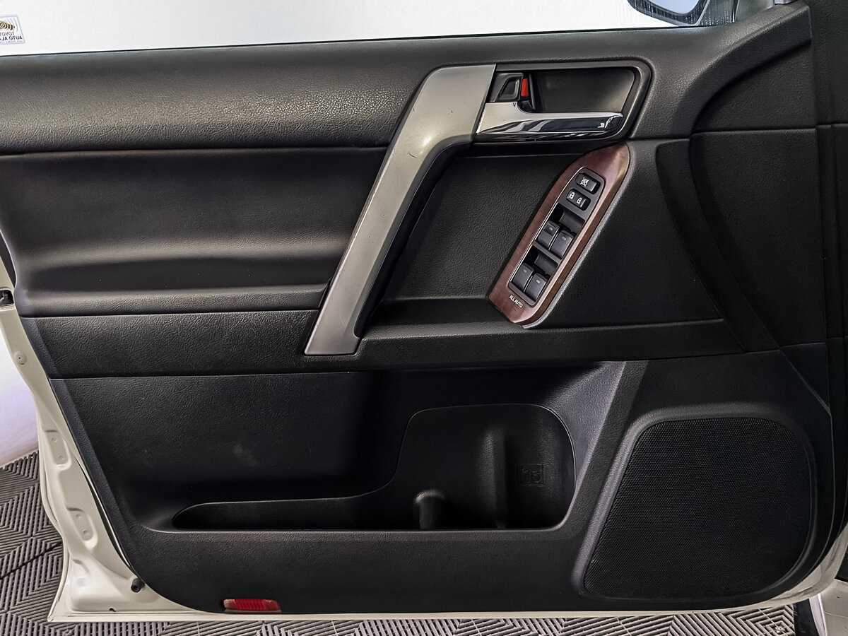 Toyota Land Cruiser Prado 2017 года с пробегом. Фото: #18