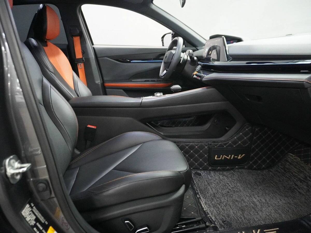 Changan UNI-V 2022 года с пробегом. Фото: #11