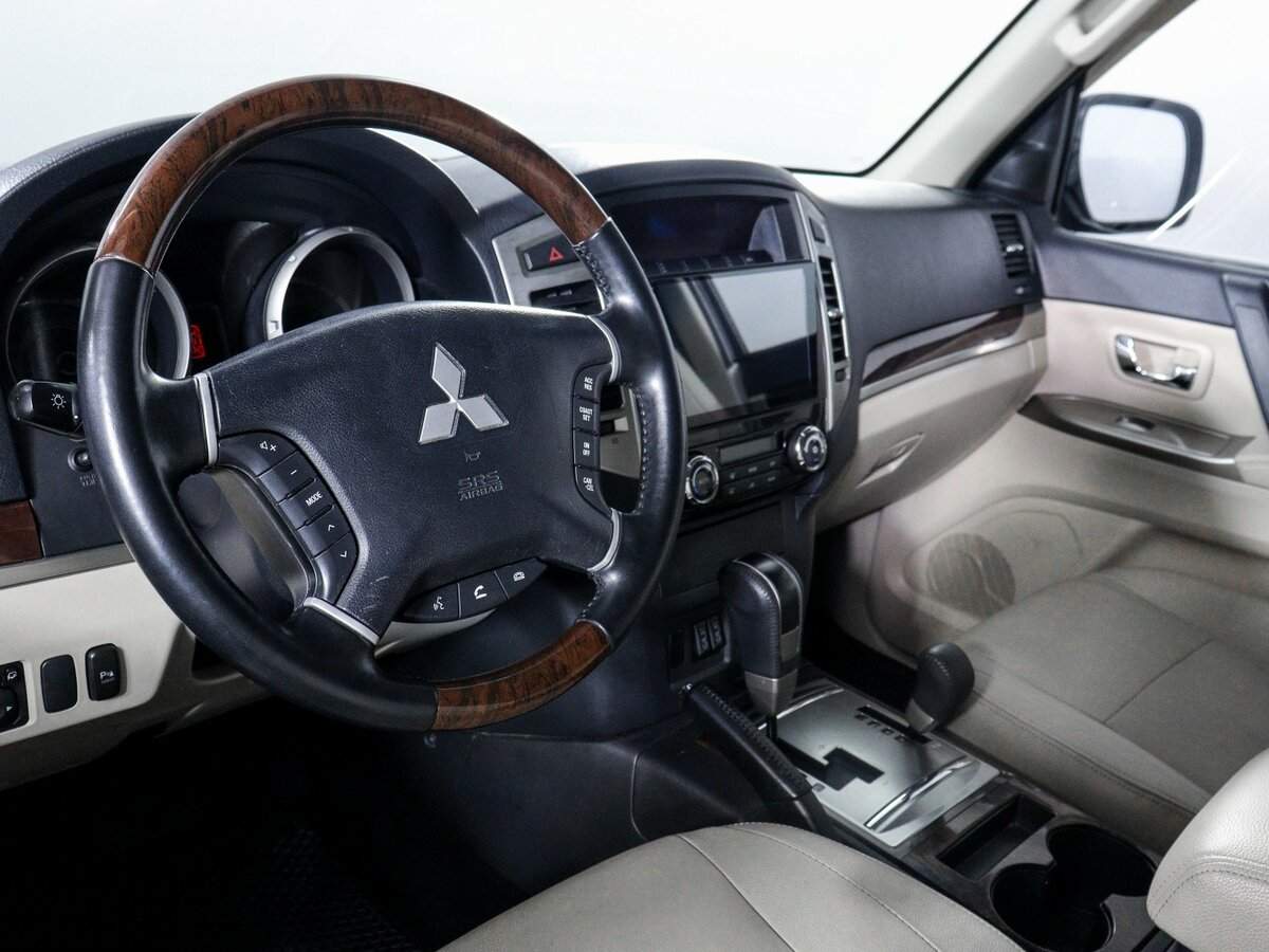 Mitsubishi Pajero 2017 года с пробегом. Фото: #10