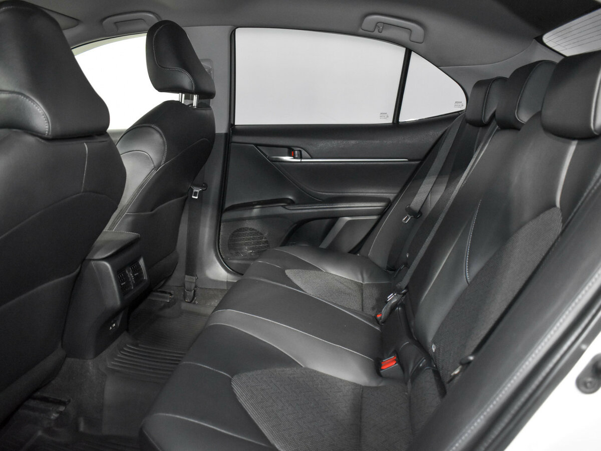 Toyota Camry 2022 года с пробегом. Фото: #11