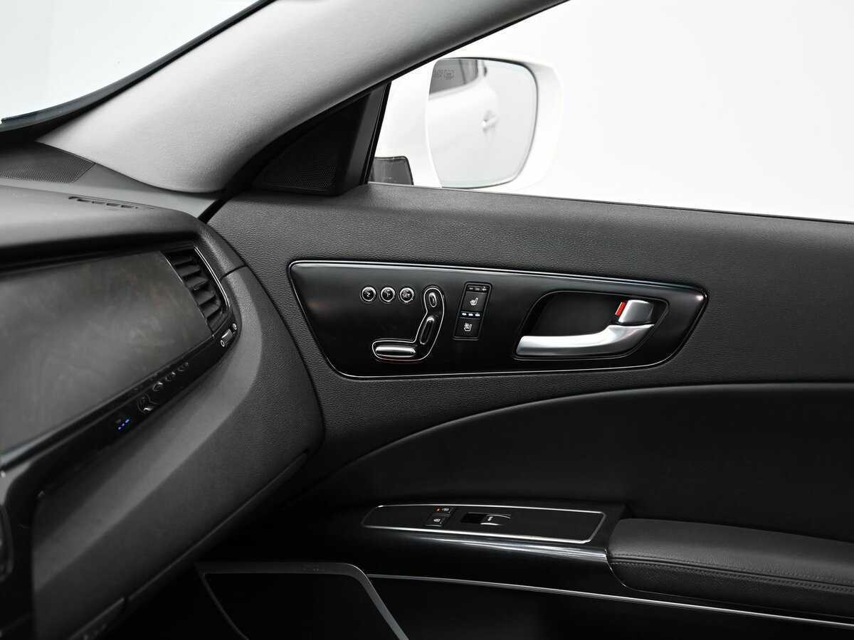 Kia Quoris 2014 года с пробегом. Фото: #14