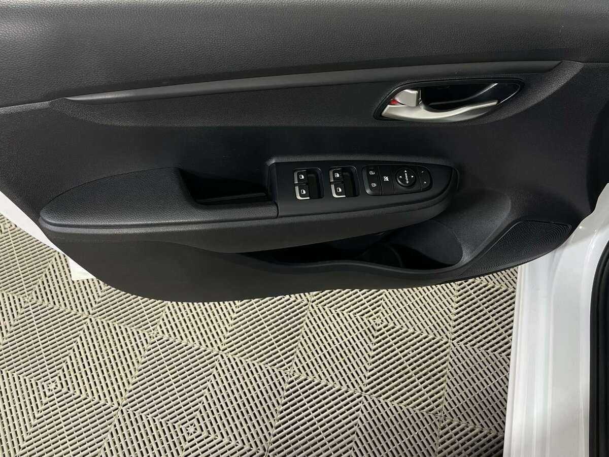 Kia Rio 2021 года с пробегом. Фото: #7