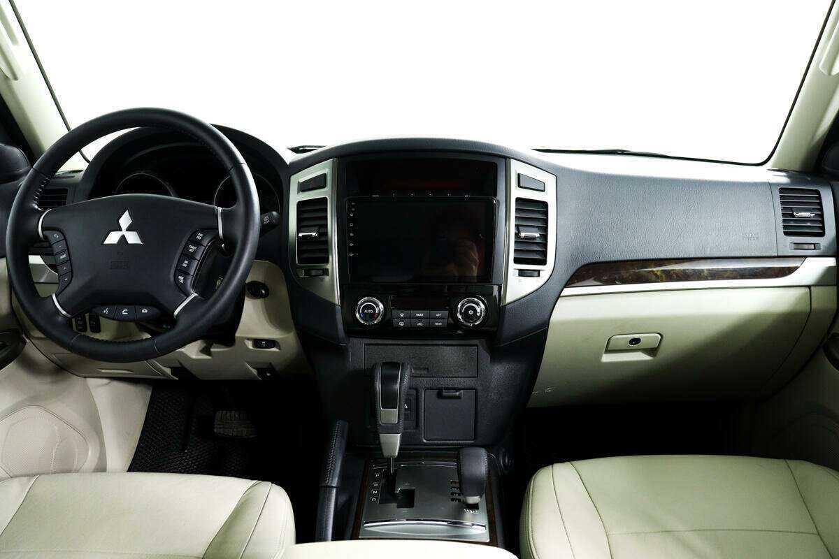 Mitsubishi Pajero 2021 года с пробегом. Фото: #10