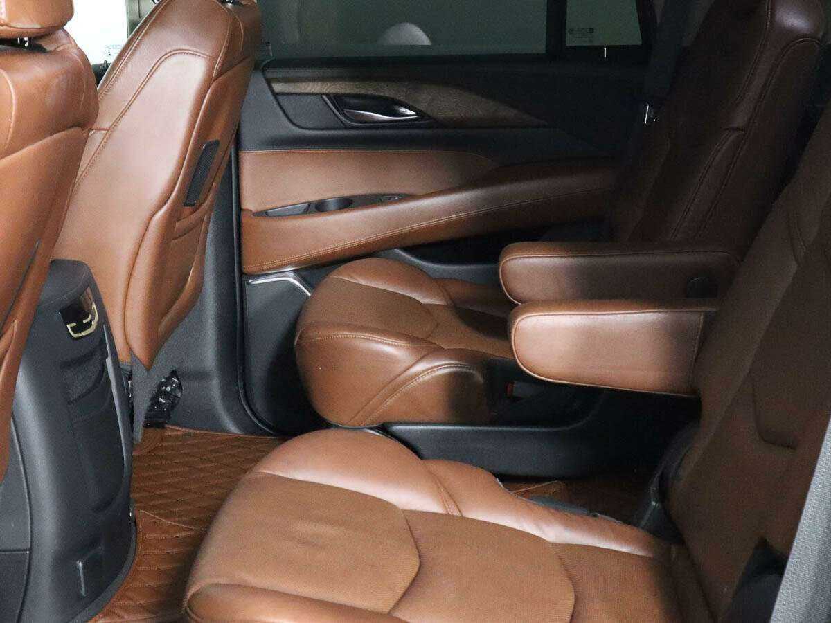 Cadillac Escalade 2019 года с пробегом. Фото: #7