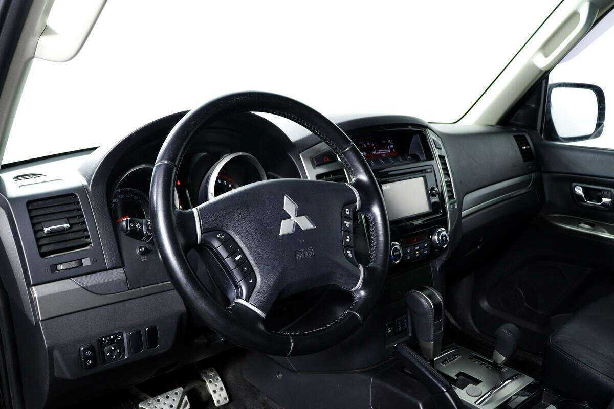 Mitsubishi Pajero 2018 года с пробегом. Фото: #11