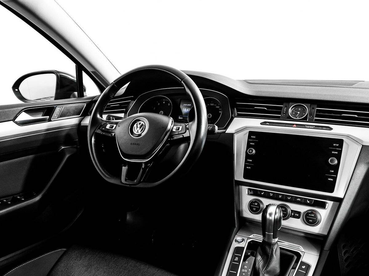 Volkswagen Passat 2018 года с пробегом. Фото: #8