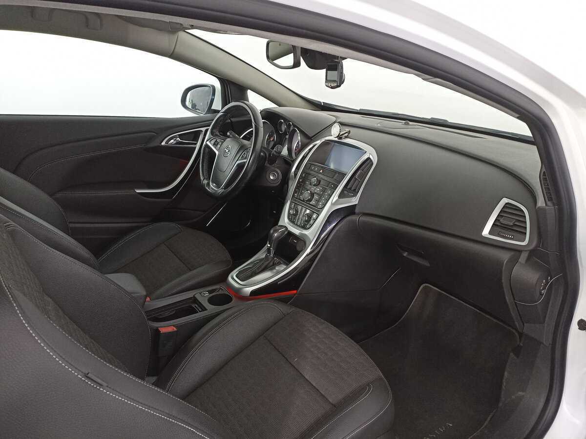 Opel Astra 2013 года с пробегом. Фото: #9
