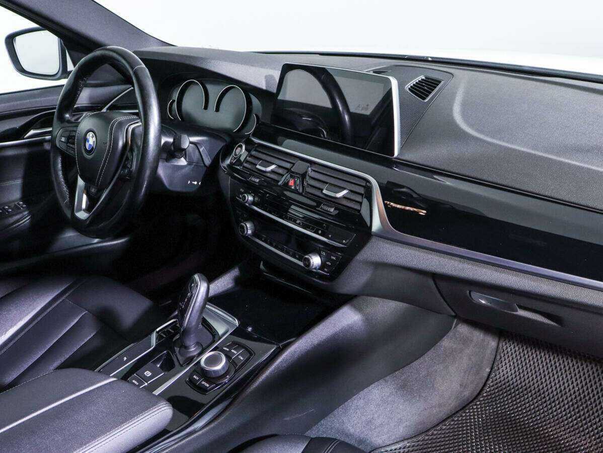 BMW 5 серии 2018 года с пробегом. Фото: #6