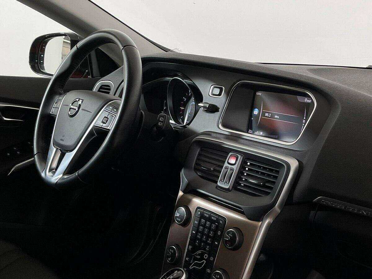Volvo V40 Cross Country 2018 года с пробегом. Фото: #8