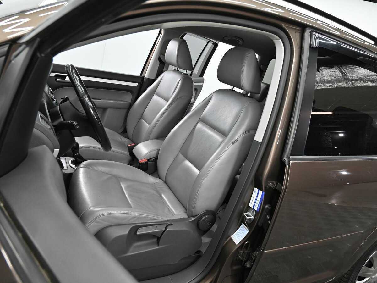 Volkswagen Touran 2012 года с пробегом. Фото: #5