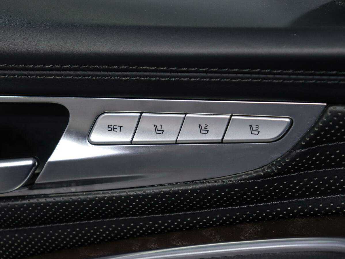 Kia K900 2019 года с пробегом. Фото: #22