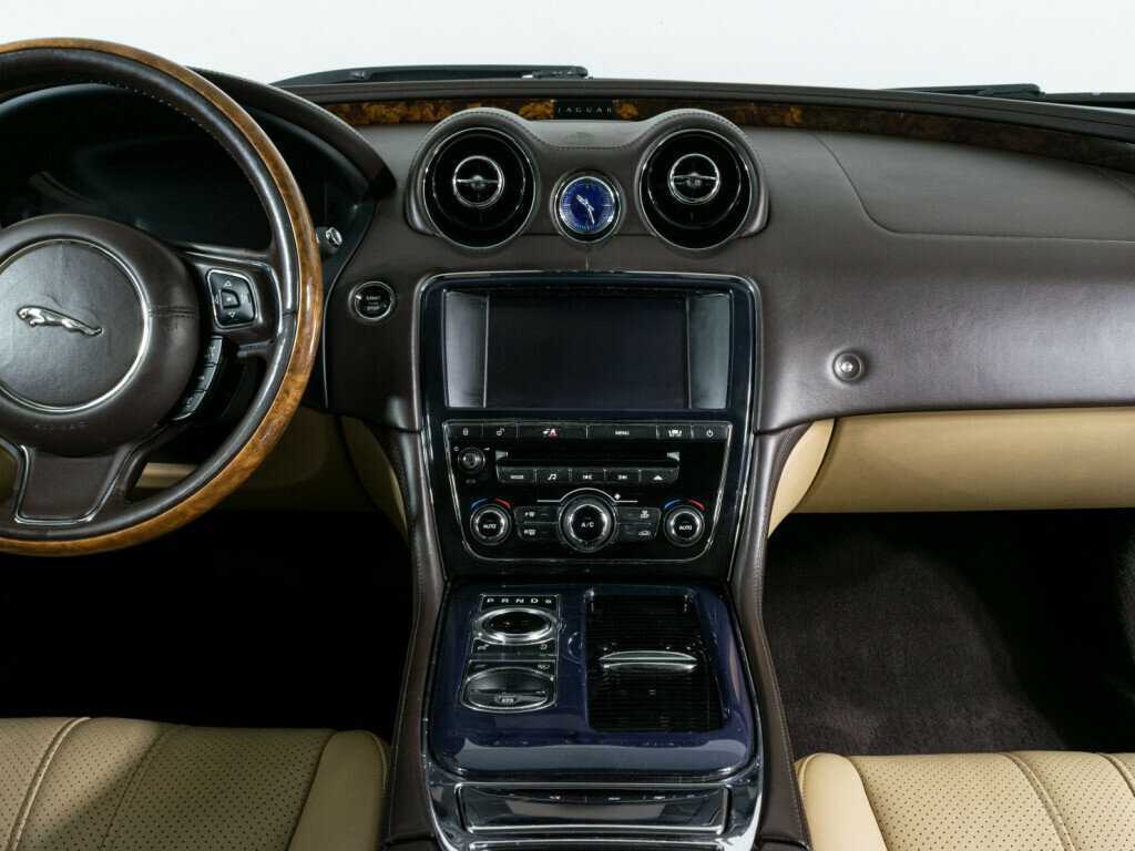 Jaguar XJ 2010 года с пробегом. Фото: #9