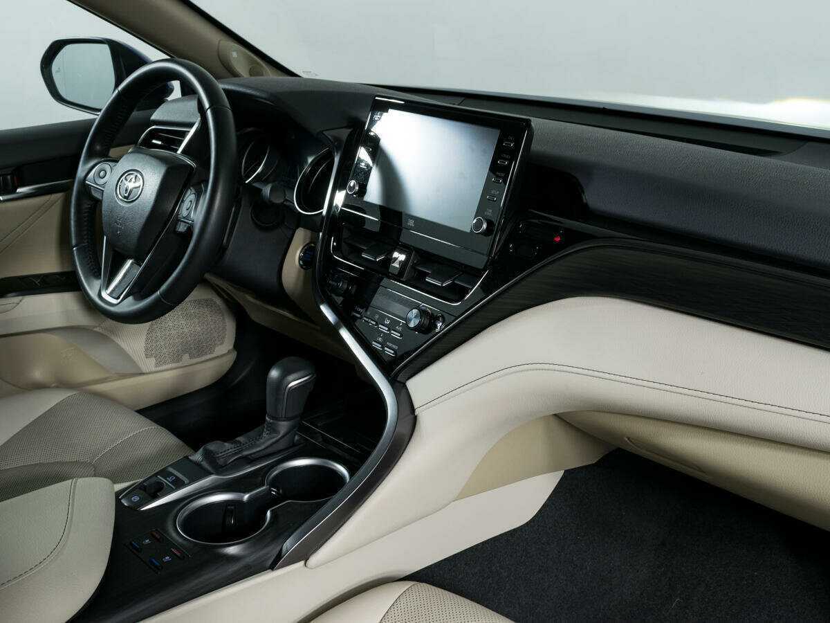 Toyota Camry 2021 года с пробегом. Фото: #5