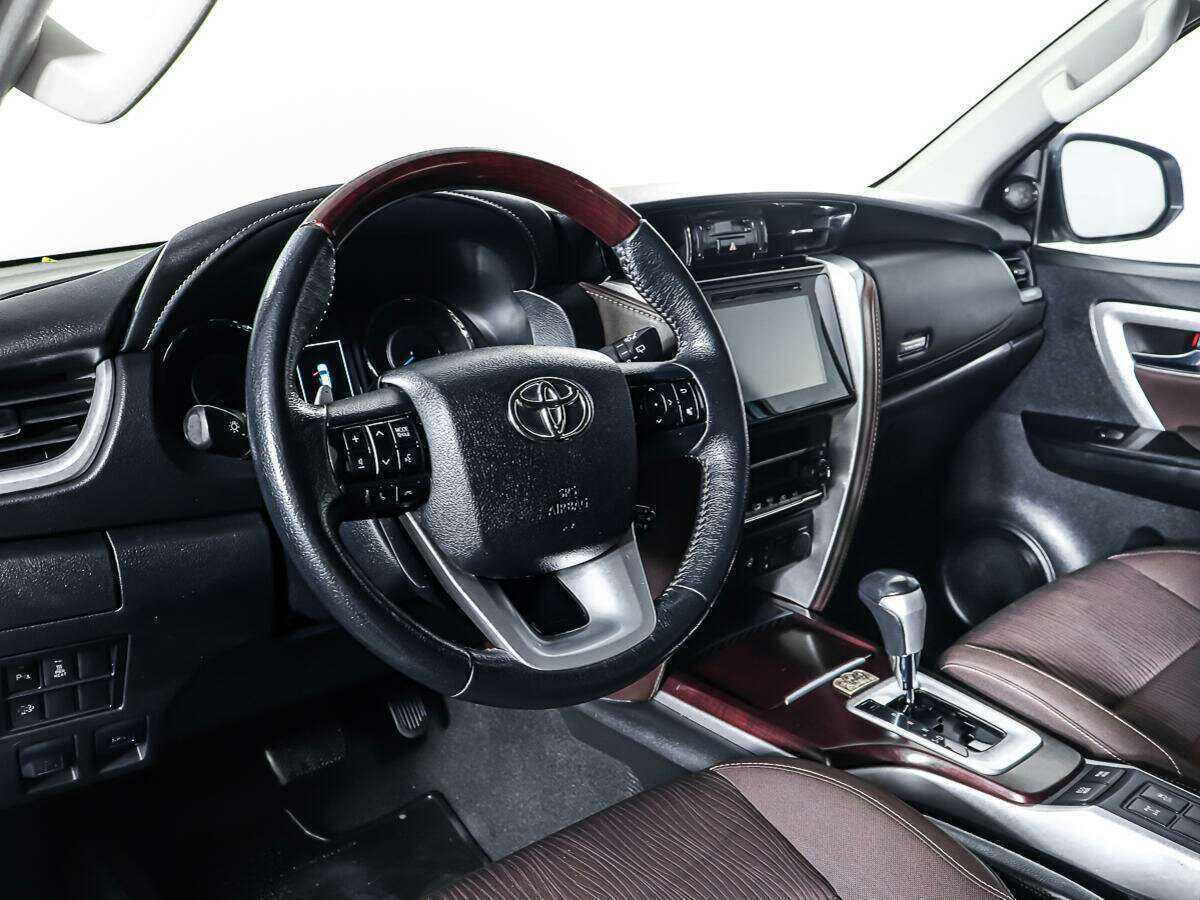 Toyota Fortuner 2019 года с пробегом. Фото: #12