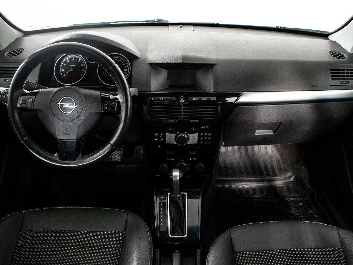 Opel Astra 2010 года с пробегом. Фото: #10