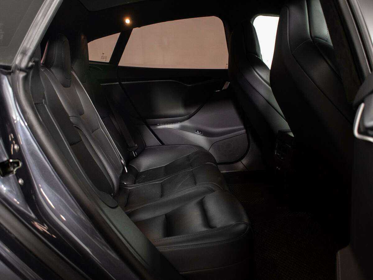 Tesla Model S 2019 года с пробегом. Фото: #9