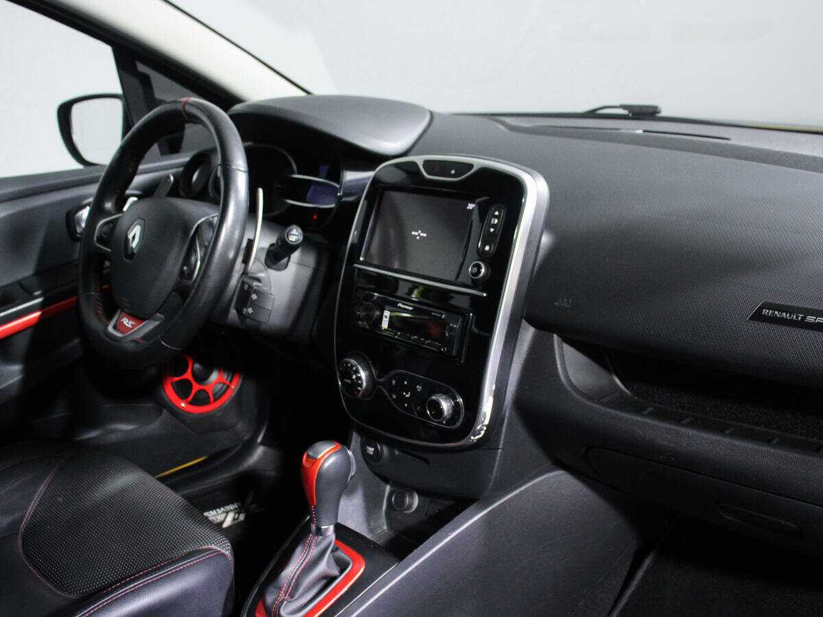Renault Clio RS 2015 года с пробегом. Фото: #8