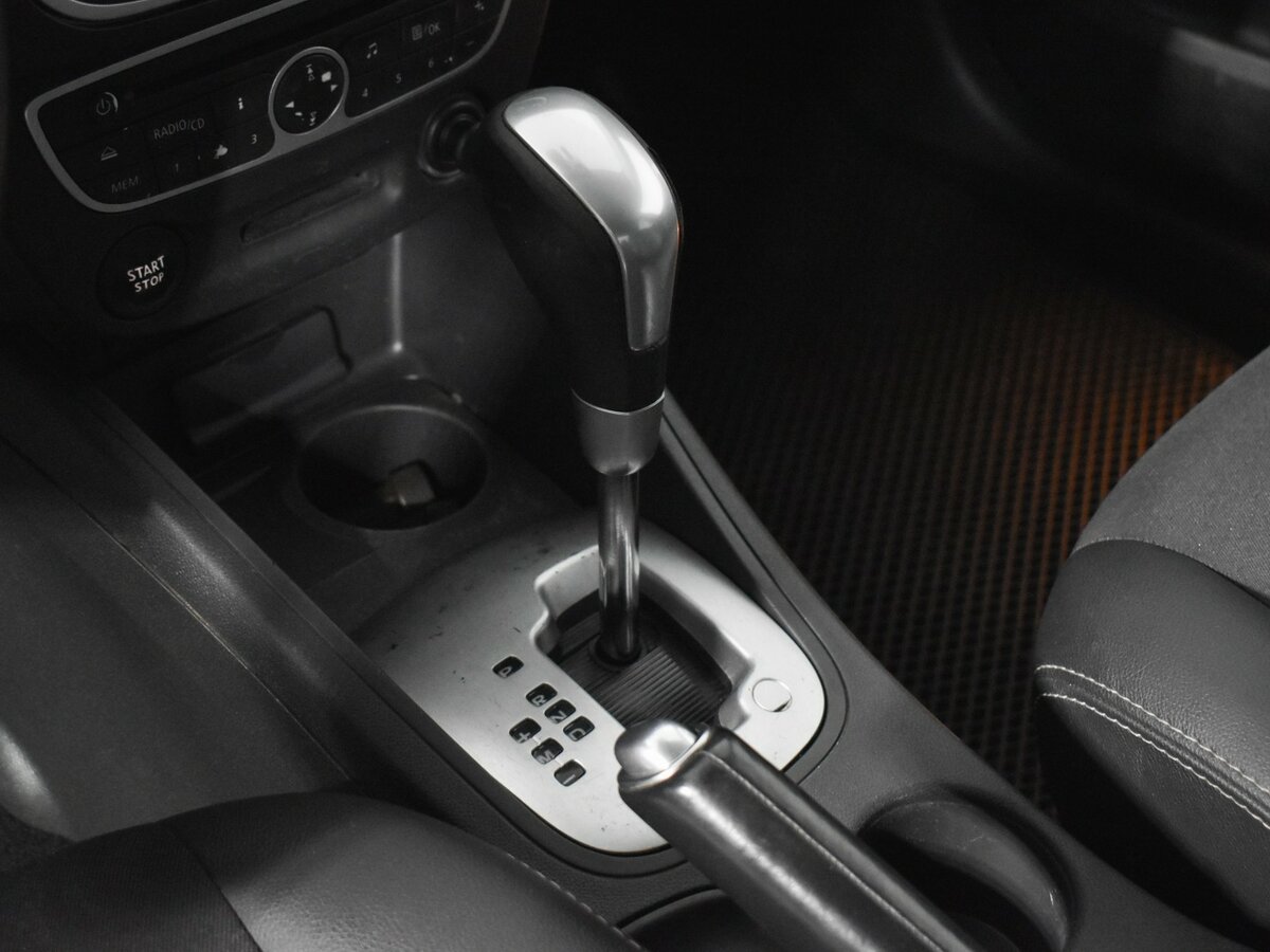 Renault Fluence 2011 года с пробегом. Фото: #7