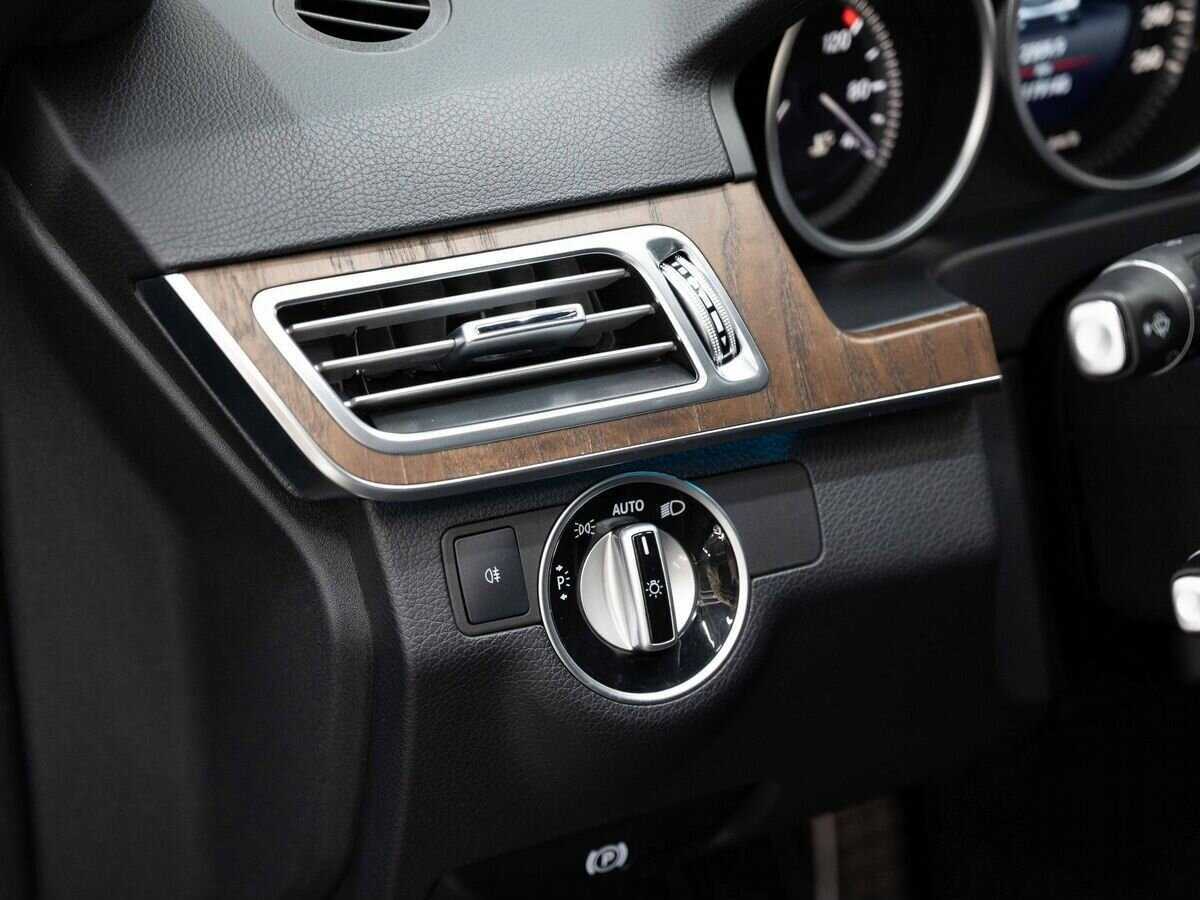 Mercedes-Benz E-Класс 2015 года с пробегом. Фото: #18